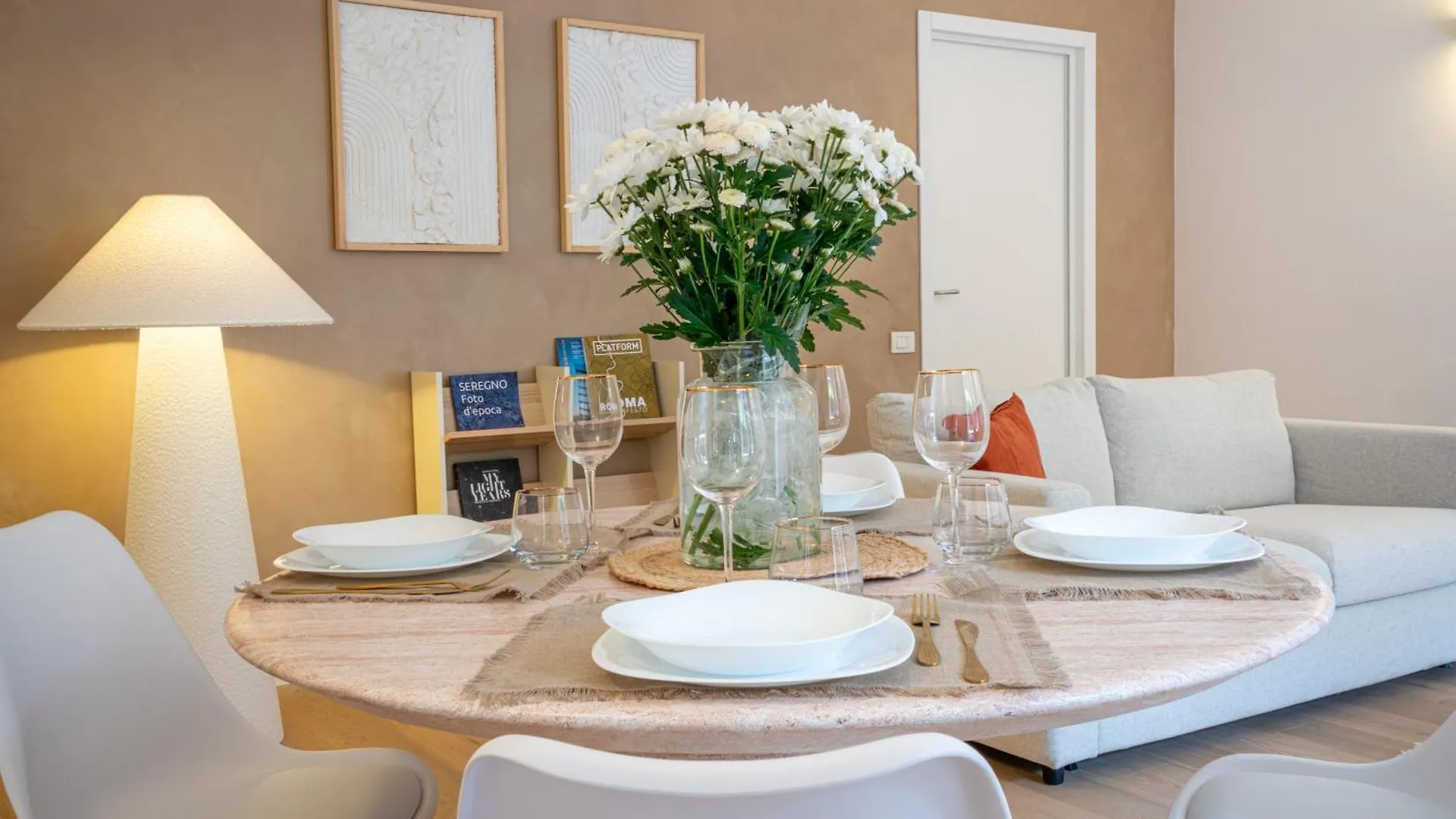 Suite At The Tower - 20 Minutes From Milan And Como, 10 Minutes From Monza Seregno Hébergement de vacances