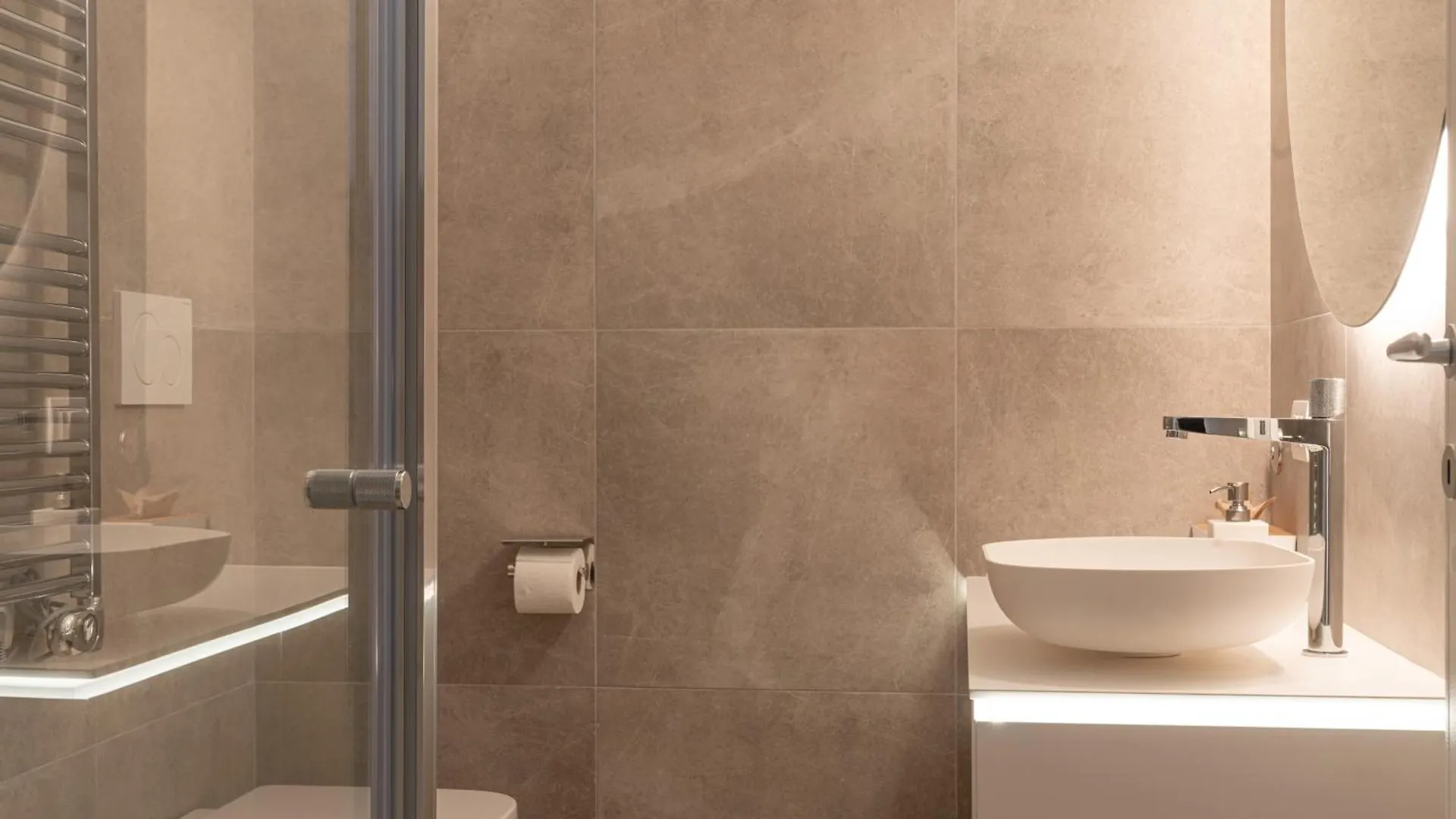 Suite At The Tower - 20 Minutes From Milan And Como, 10 Minutes From Monza Seregno 0*,