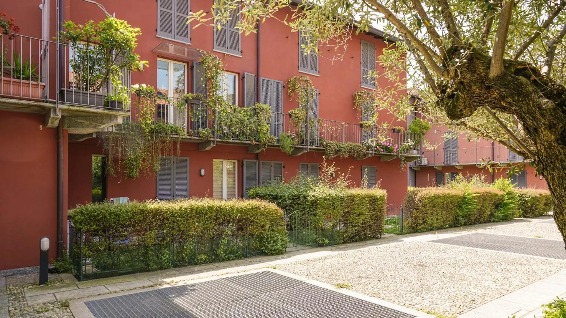 Suite At The Tower - 20 Minutes From Milan And Como, 10 Minutes From Monza Seregno 0*,